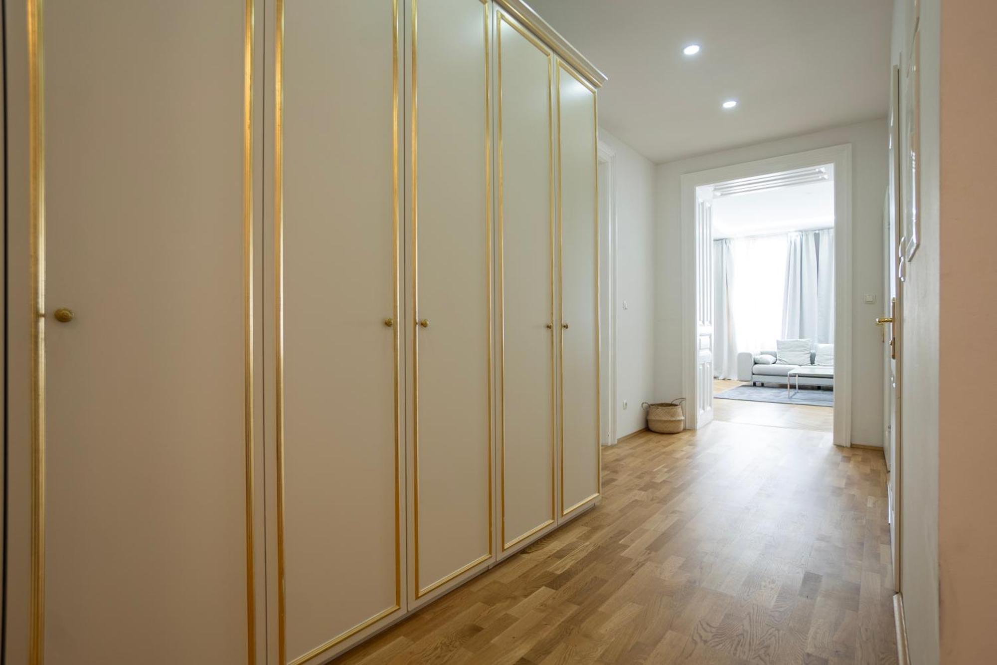 Charming 2-Room Apartment With Balcony, 15 Min To Center Wien Exterior foto