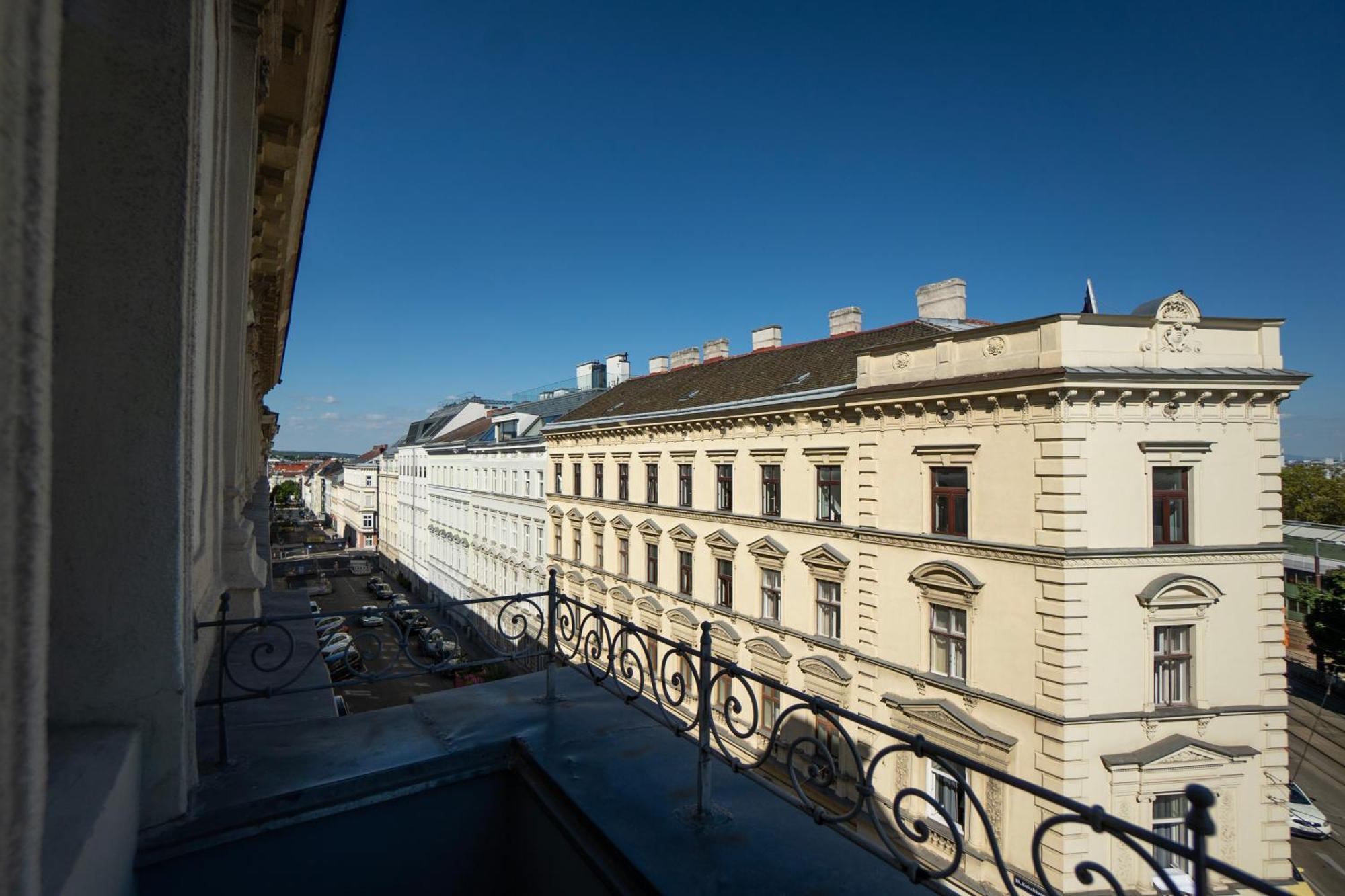 Charming 2-Room Apartment With Balcony, 15 Min To Center Wien Exterior foto