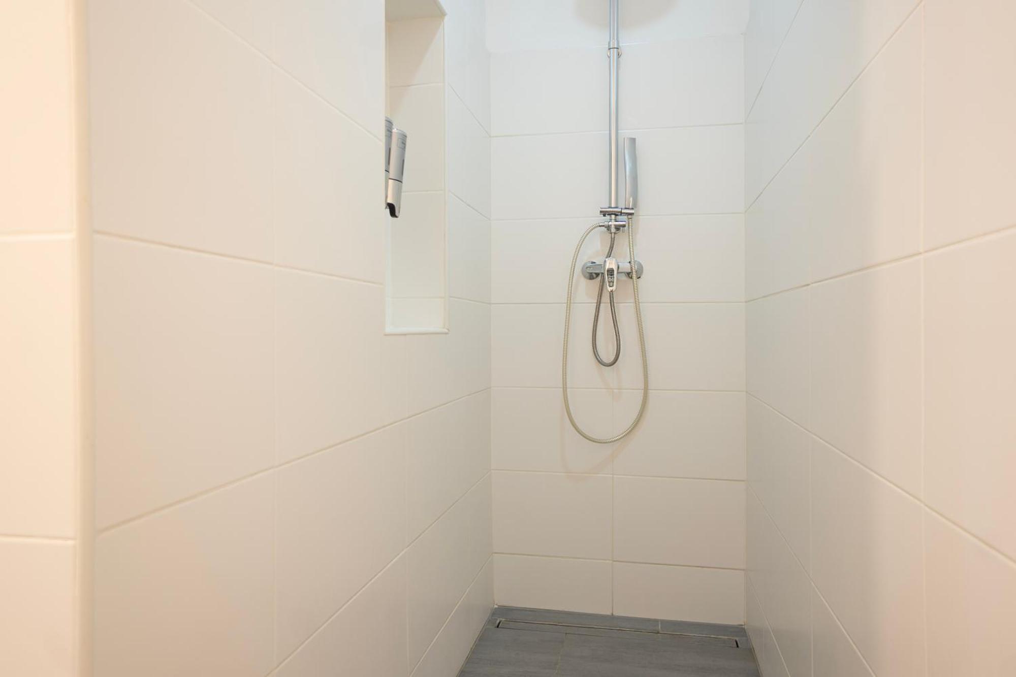 Charming 2-Room Apartment With Balcony, 15 Min To Center Wien Exterior foto